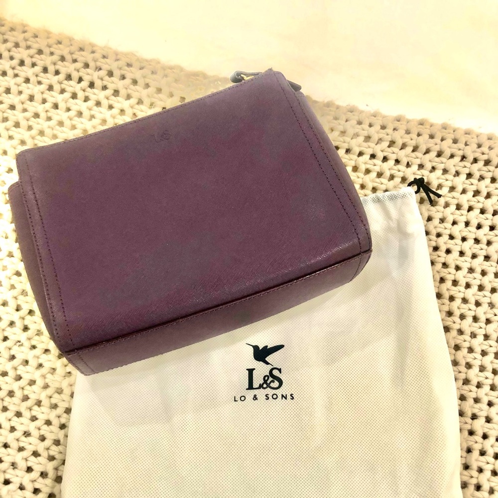 Lo & Sons The Pearl crossbody, wristlet convertible purse.